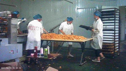 寧陵縣孔集鄉(xiāng)食品廠衛(wèi)生隱患調查 車間凌亂引發(fā)食品安全擔憂